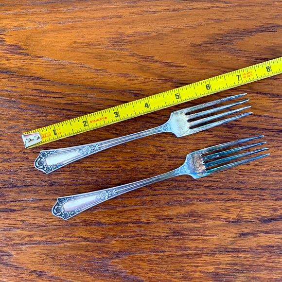 2 Vintage Oneida Community Alpha Plate Forks - Picture 6 of 6